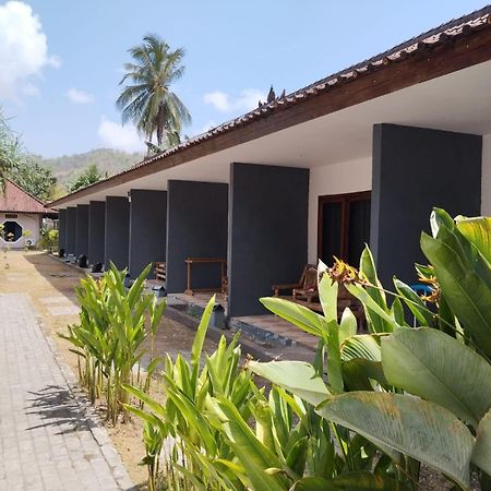 Surfers Beachfront Lombok Kuta  Exterior photo