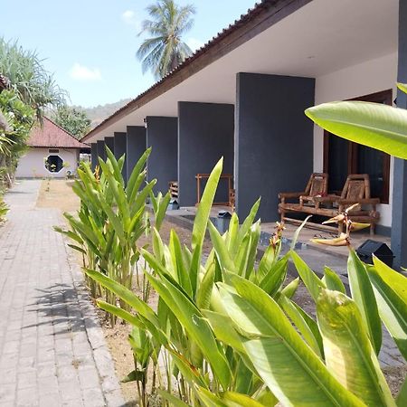 Surfers Beachfront Lombok Kuta  Exterior photo