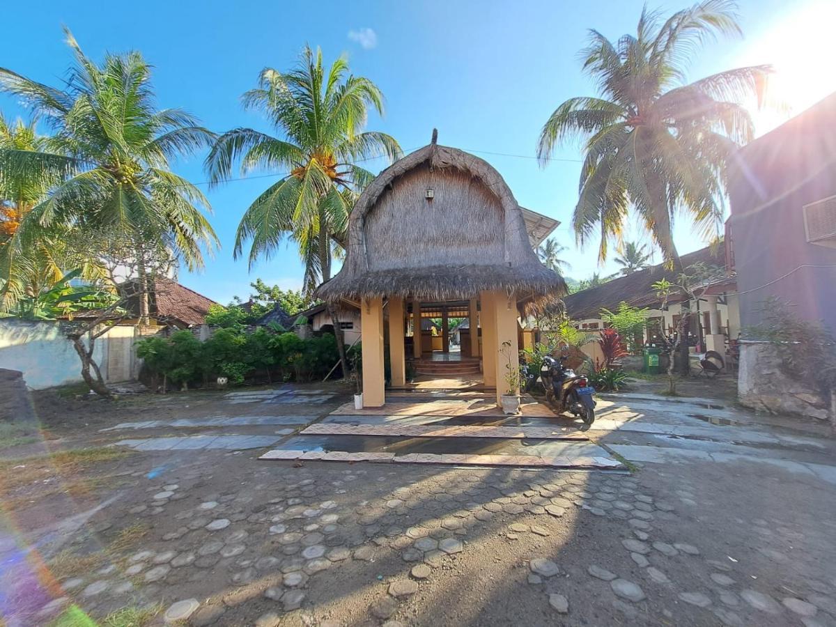 Surfers Beachfront Lombok Kuta  Exterior photo