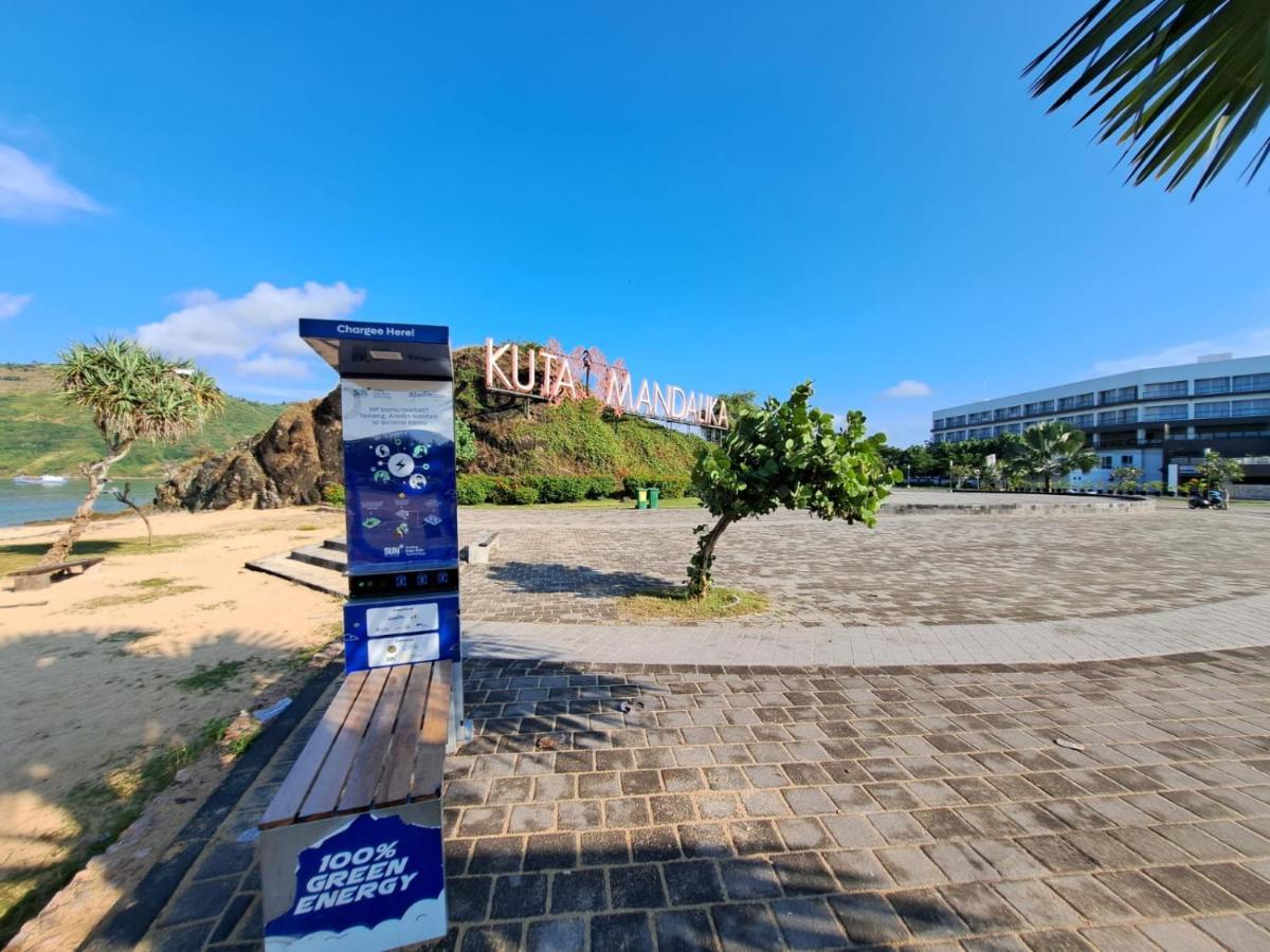 Surfers Beachfront Lombok Kuta  Exterior photo