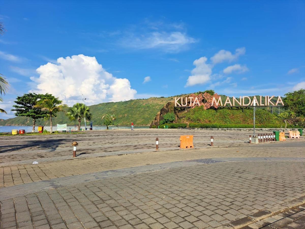 Surfers Beachfront Lombok Kuta  Exterior photo