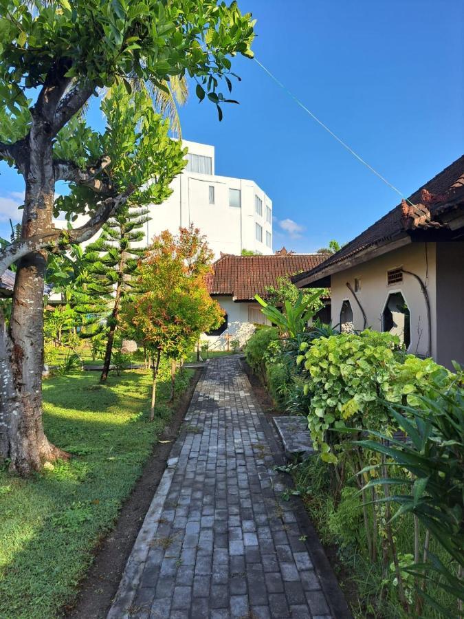 Surfers Beachfront Lombok Kuta  Exterior photo