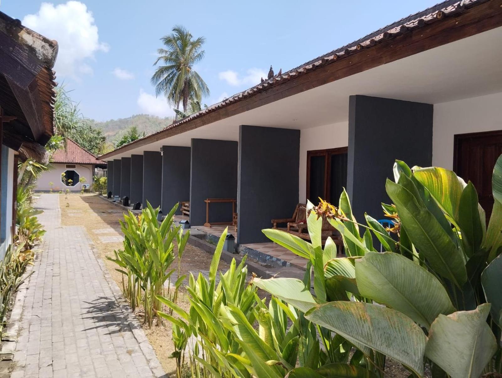 Surfers Beachfront Lombok Kuta  Exterior photo